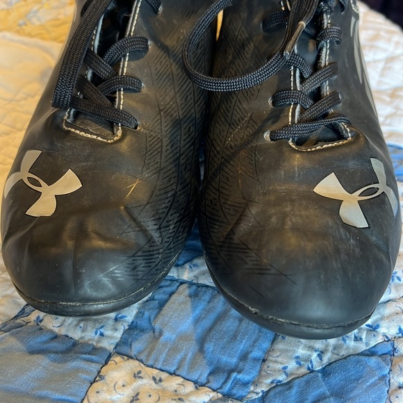 Kids Under Armour Soccer Cleats USED - Picture 2 of 9